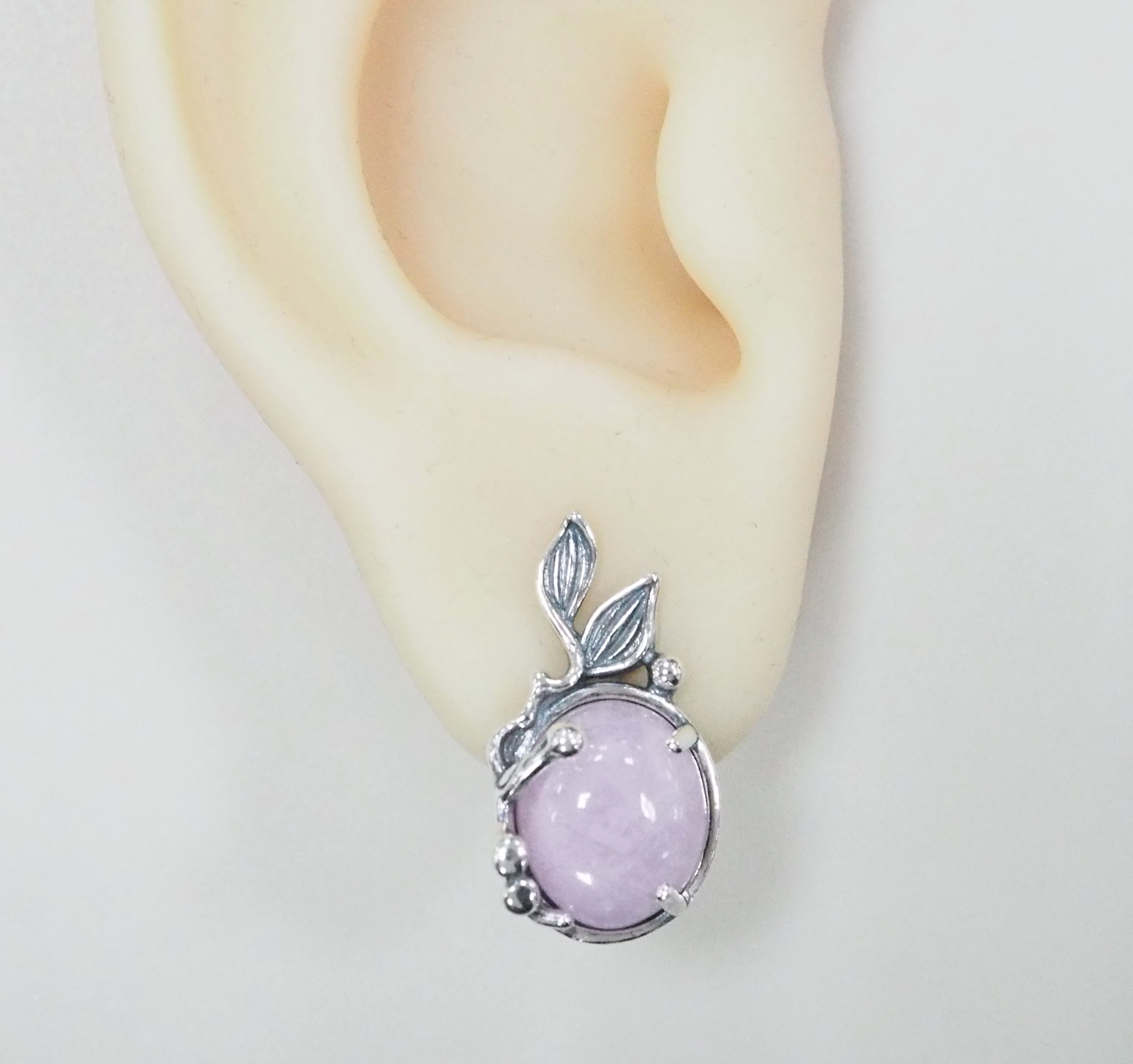 Серебряные серьги с кунцитами